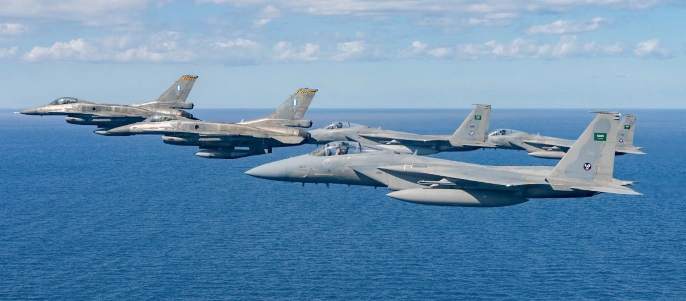 Βίντεο: Σαουδαραβικά F-15 στον αέρα μαζί με F-16 της ΠΑ